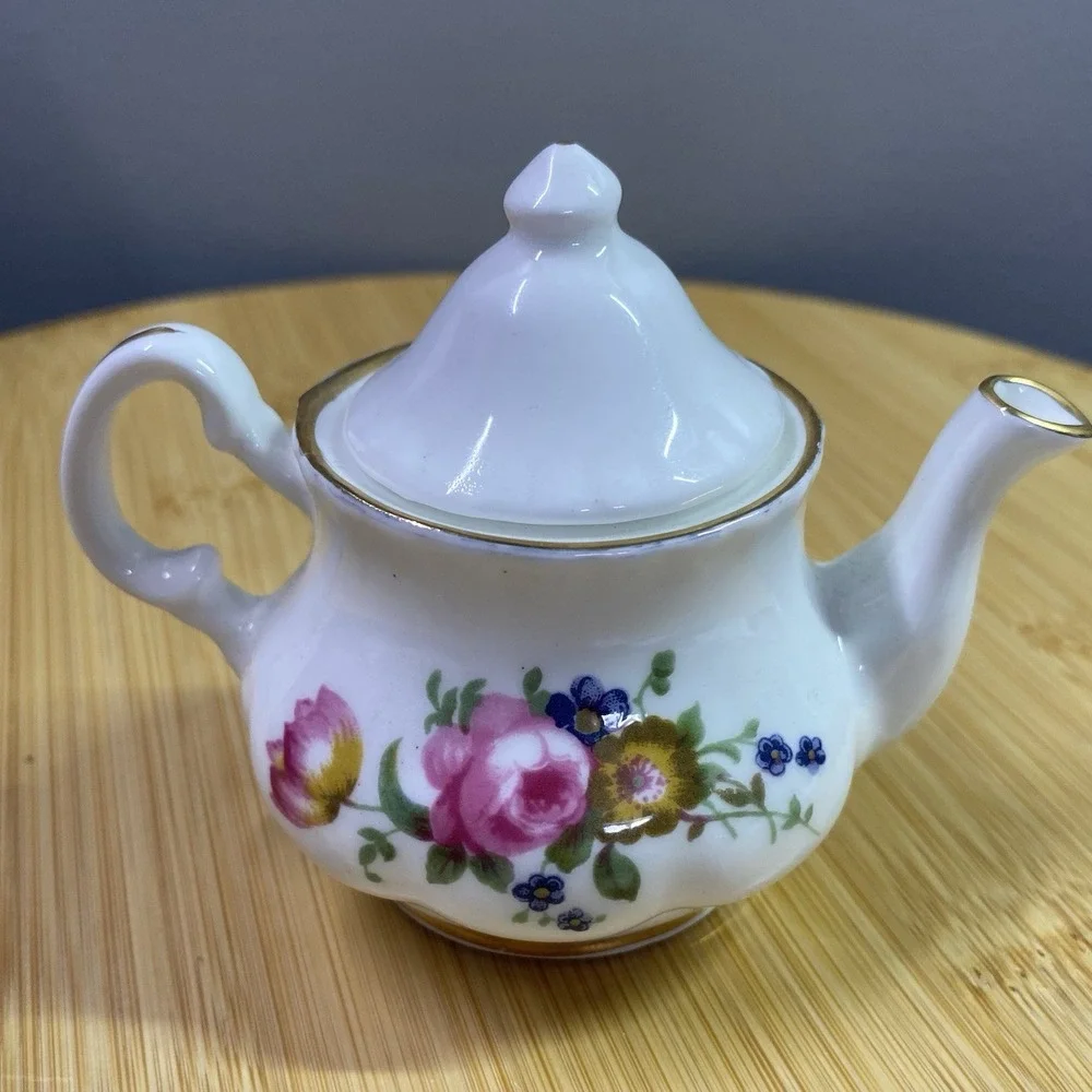 Arthur Wood & Son Ceramic Floral Teapot‎ With Lid, Crown Windsor